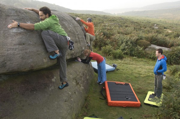 Bouldering-try-out-easy-problems